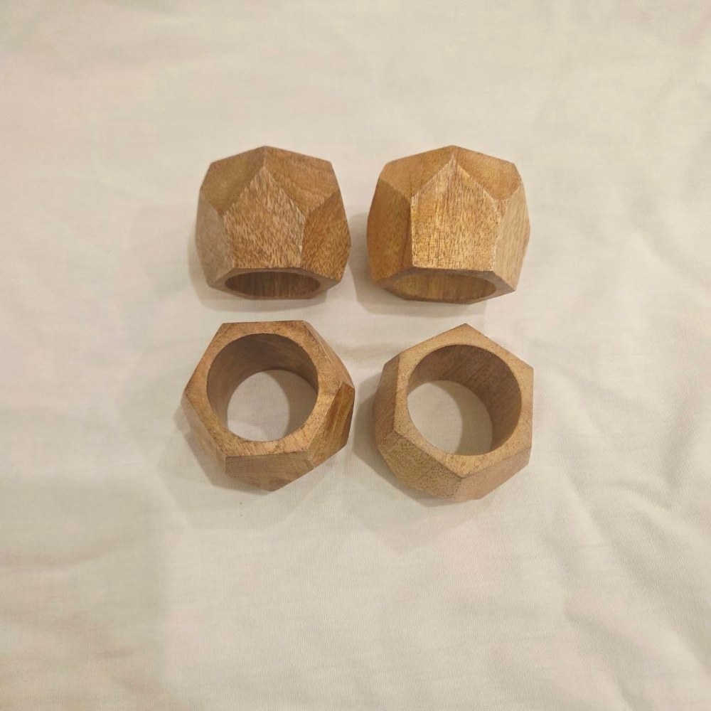 Set of 4 wooden napkin rings